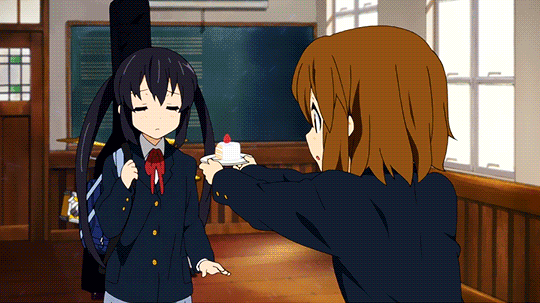 cake-in-anime-v0-9rbjvqq8fmu11.gif